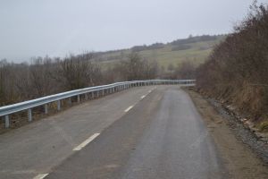 Bătrână din Monor, accidentată în timp ce traversa drumul judeţean