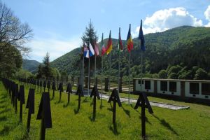Reprezentanţii României, Ungariei, Germaniei şi Rusiei, în vizită de informare la cimitirul Valea Uzului