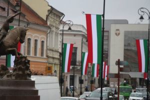 Sentinţă definitivă: amenda aplicată din cauza arborării steagului maghiar la 15 martie, legală