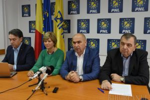 Liderii PNL Bihor, despre motivele pentru care vor ca bihorenii să-l voteze pe Iohannis şi despre proiectele pentru care cer sprijin de la noii guvernanţi