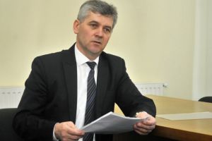 Gestul prefectului de Bacău a dat apă la moară maghiarilor. CJ Harghita a depus o cerere de dare în judecată împotriva primarului din Dărmăneşti