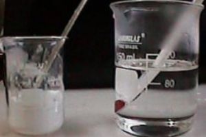 Caz halucinant: Un bărbat i-a turnat soţiei acid sulfuric în ochi, iar apoi a obligat-o să intreţină relaţii sexuale cu fiul ei