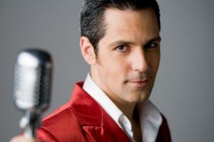 Ștefan Bănică concertează la Sala Polivalentă şi apoi rămâne la Botoşani. Vezi unde se cazează!