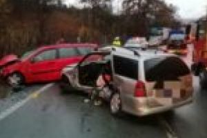 Grav accident pe DN 6! Mai mulţi pasageri au fost transportaţi la două spitale cu răni multiple