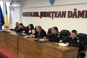 În timp ce  juriştii şi judecătorii au rămas acasă, ospătarii au ajuns experţi electorali la alegerile prezidenţiale