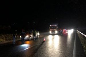 Valea Chioarului: Pompierii actioneaza la locul unde o autocisterna incarcata cu argon lichid a intrat intr-un sant (FOTO)