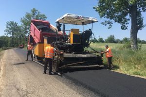 Investiţii de peste 1 milion de euro în modernizarea unor drumuri dintr-o comună din Botoşani. Se reface accesul către o cunoscută mănăstire