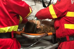 O tânără din Botoşani a fost rănită după ce un şofer băut a dat cu maşina peste ea. Roxana era pe trecerea de pietoni