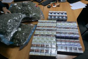 Control vamal: Cannabis si tigari de contrabanda, descoperite cu ajutorul lui LUCKY,  cainele antitabac din cadrul Biroului vamal de frontiera Oancea 
