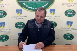Preşedintele CJ Suceava a semnat contractul pentru asfaltarea drumului Rădăuţi – ...