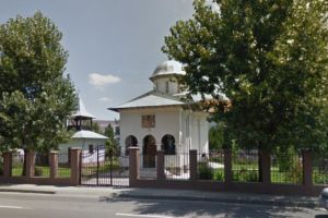Părintele Calinic aşteptat la biserica Garnizoanei