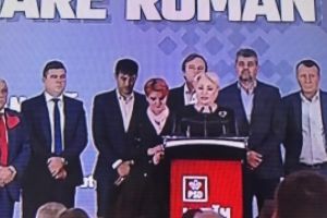 Viorica Dăncilă îi MITRALIAZĂ pe Iohannis şi Barna: Nu am în mână şase chei de case/ Aveţi pe mâini urme de bani europeni