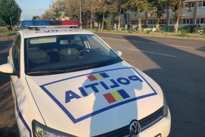 Tânăr adjudean reţinut de poliţişti după ce a furat bunuri de peste 5.000 de lei dintr-o locuinţă