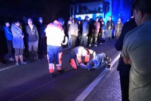 FOTO Bărbat beat lovit de o maşină la ieşire din Slimnic