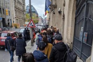 Vot Diaspora. Peste 100.000 de români au votat în prima zi a alegerilor prezidenţiale