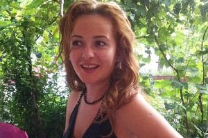 FOTO. O tânără caută familia din jud. Satu Mare ce a îngrijit-o pe vremea războiului