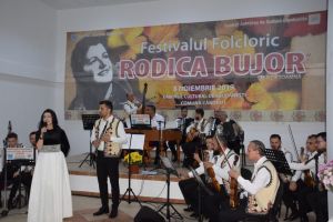 Festivaluri de muzică populară la Cândeşti şi Aninoasa