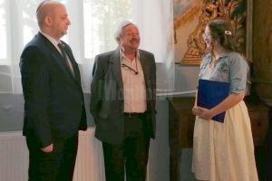 Eleva Daniela Abramiuc, de la Colegiul de Artă „Ciprian Porumbescu”, premiată ieri de ...