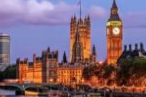 Dacă te plouă, să te plouă cu stil! Londra, la doar câteva ore distanţă de Timişoara