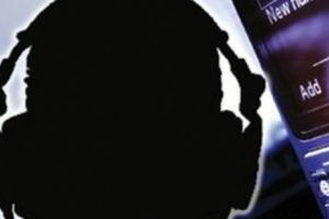 PRIMARUL-SPION care şi-a adus în pragul DISPERĂRII ANGAJATELE. EDILUL şi-a făcut PLANUL cu care le terorizează zi de zi