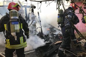 Incendiu puternic la o gospodărie din Barboşi