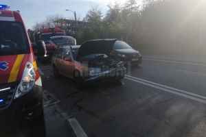 Tamponare cu trei maşini, pe Calea Unirii