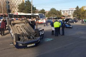 Trei maşini implicate într-un accident petrecut la Păpădie