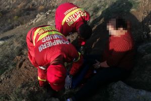 Judetul Tulcea: Femeie, salvata din muntii Macin dupa ce s-a accidentat (galerie foto)