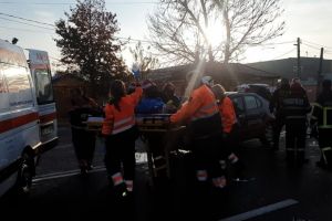 Masina unei firme de paza implicata intr-un grav accident de circulatie. A intervenit decarcerarea