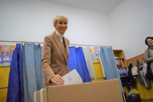 VIDEO FOTO – Raluca Turcan a votat la ora 08.00