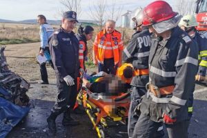 Accident grav cu două victime încarcerate la Arad. O victimă transportată cu elicopterul SMURD