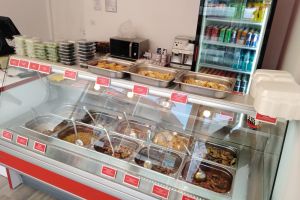 Nou! Botoşănenii pot comanda mâncare asiatică la domiciliu