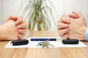 Afaceri de familie: Un petrolist orădean închis pentru evaziune fiscală s-a trezit tapat chiar de nevastă