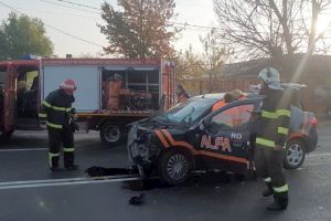 Accident rutier cu două autoturisme implicate, pe DN 26, în zona Aviasan