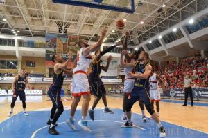 Meci acasă: Campionii de la CSM Oradea joacă, duminică seara, cu CSU Sibiu
