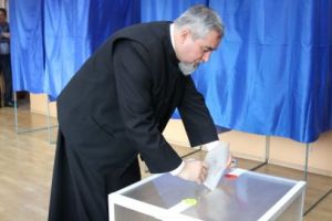 Exemplu de civism. Părintele Chebuţiu: ”Înainte de toate, suntem români şi cetăţeni”