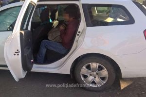 Taxi urmărit în trafic de poliţiştii de frontieră. Cum încercau să fugă din ţară doi marocani