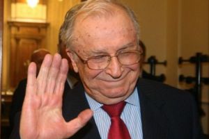 Fostul preşedinte Ion Iliescu a cerut urna mobilă la alegerile de duminică