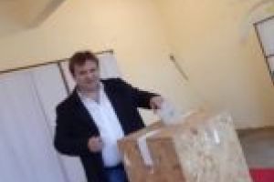 Liderul grupului PSD din Consiliul Local Caransebeş a votat contra aroganţei şi pentru decenţă