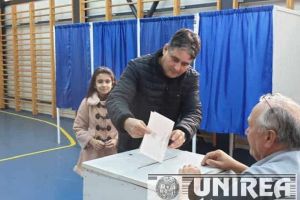 VIDEO| ALEGERI PREZIDENȚIALE 2019. Viceprimarul Gabriel Pleşa, cu fetiţa lui la vot: „Am venit astăzi sa votez pentru tinerii şi copii ţării”