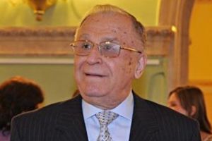 Fostul preşedinte al României, Ion Iliescu, a chemat urna mobilă pentru a vota