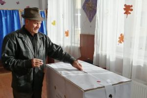 Comuna Solovăstru votează, în frunte cu primarul Ilie Chirilă Tătar