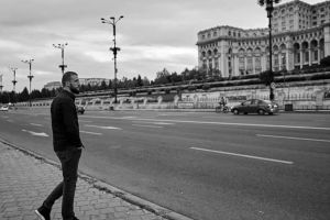 Un patron a dat liber celor 1000 de angajaţi care lucrau duminica pentru 40 de minute ca să ”VOTEZE cu cine vor ei”: „Juma’ de oră pentru cinci ani! Merită!”