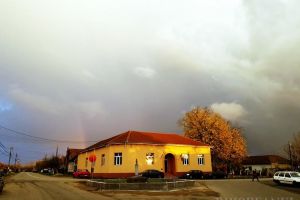 Cod galben de ploi şi vânt, în zeci de localităţi din Bihor
