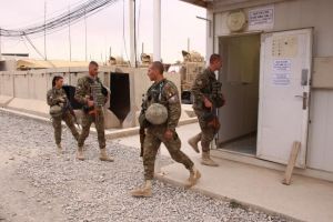 Vot in Afganistan: Militarii din Kandahar isi fac datoria fata de tara (galerie foto)