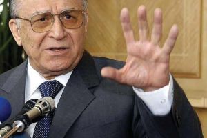 Alegeri prezidentiale 2019: Ion Iliescu, vot cu urna mobila