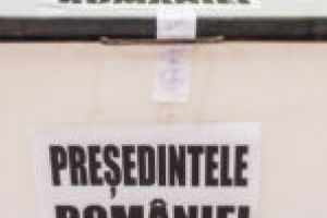 Care sunt candidaţii care au ajuns în turul doi? Ce spun primele sondaje?