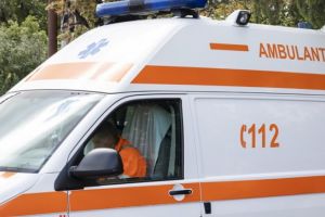 Ambulanta chemata la doua sectii de votare din Prahova. Un barbat de 80 de ani si o femeie de 60 au ajuns la spital