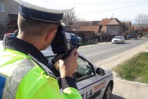 Radare în cascadă pe DN 1, între judeţele Braşov, Sibiu şi Alba. Aproape 130 de vitezomani amendaţi