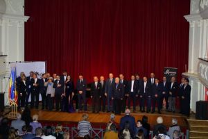 FOTO Trei elevi olimpici din Sibiu, răsplătiţi cu premii de până la 10.000 de lei